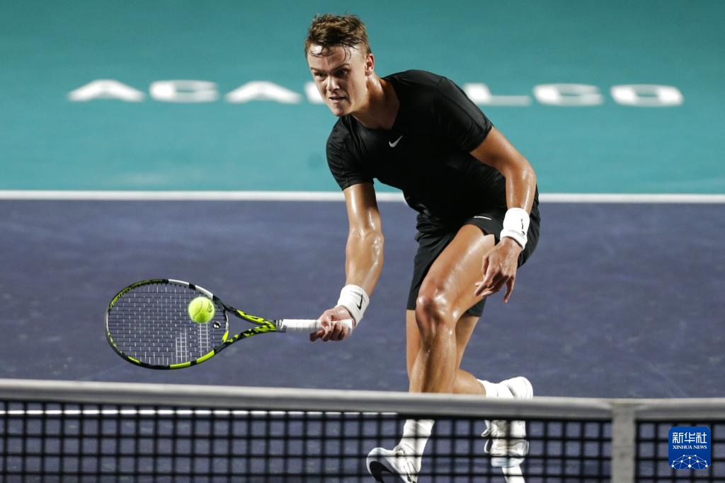 巴林队在防 巴林队在防